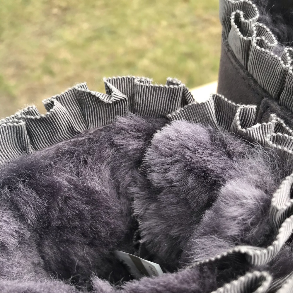 UGG Bailey Bow II Ruffles - Picture 6 of 6